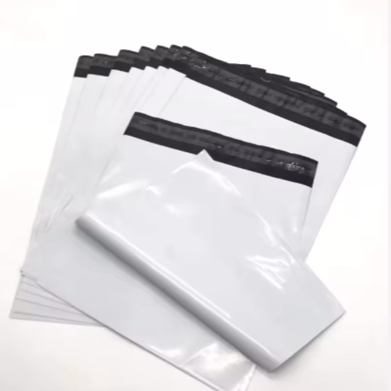 Lot de pochettes d'expédition blanches auto-adhésives